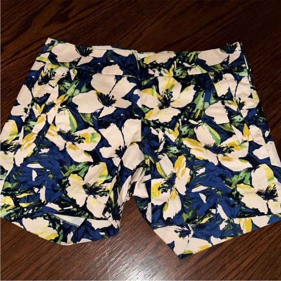 Floral Women's Shorts - Picture 2 of 4